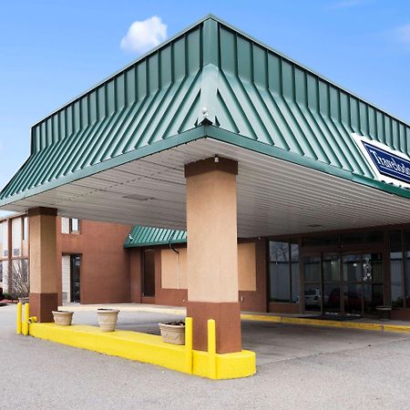 Travelodge By Wyndham Sturgis Exterior photo