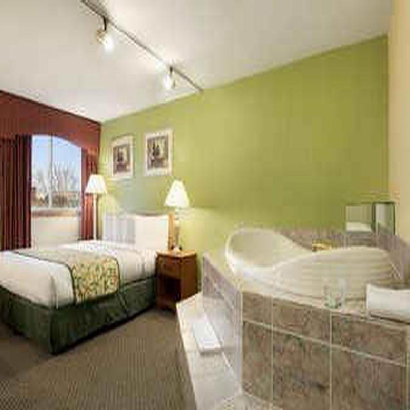 Travelodge By Wyndham Sturgis Exterior photo